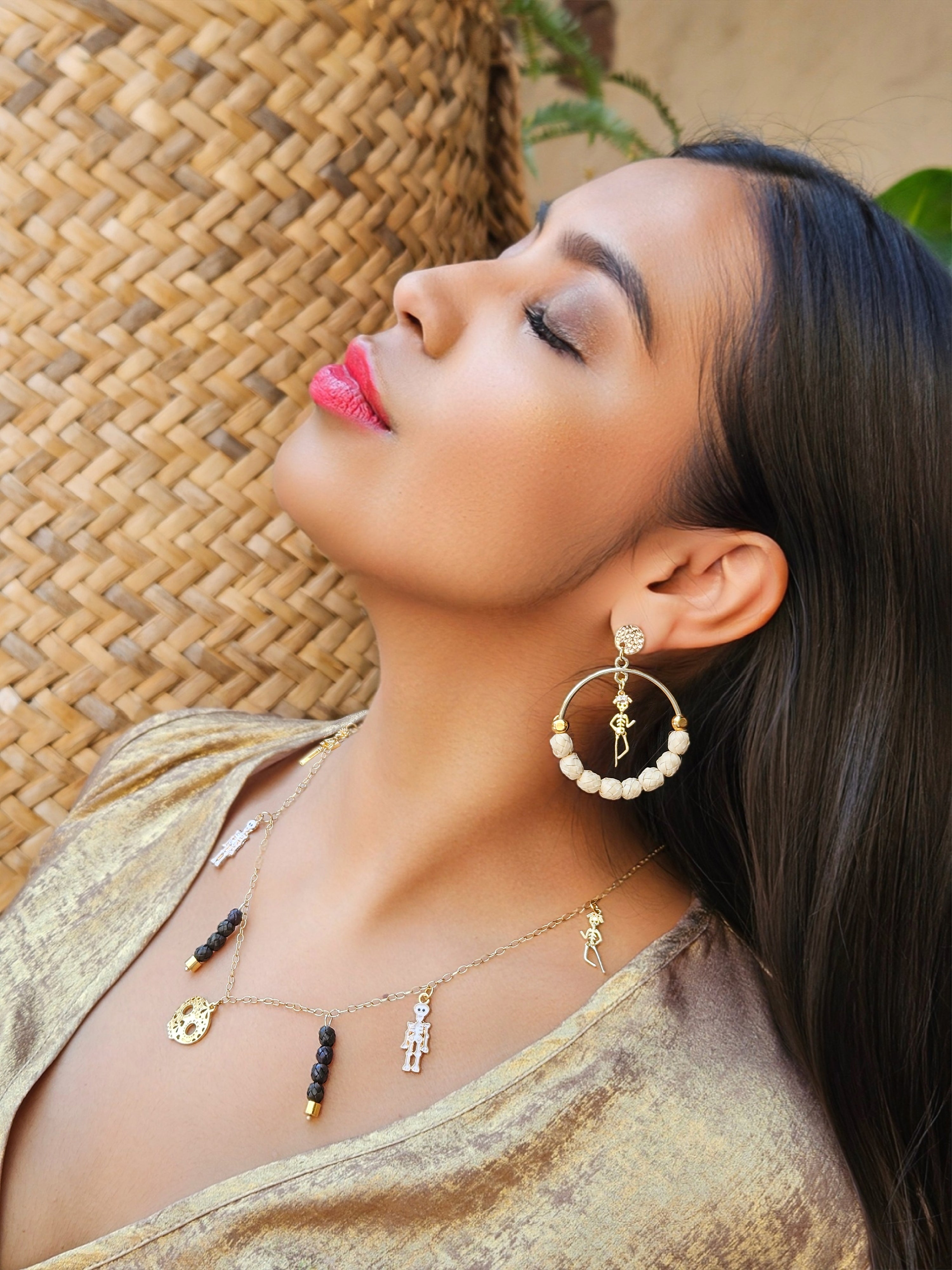 Collar Calaveras y tejidos