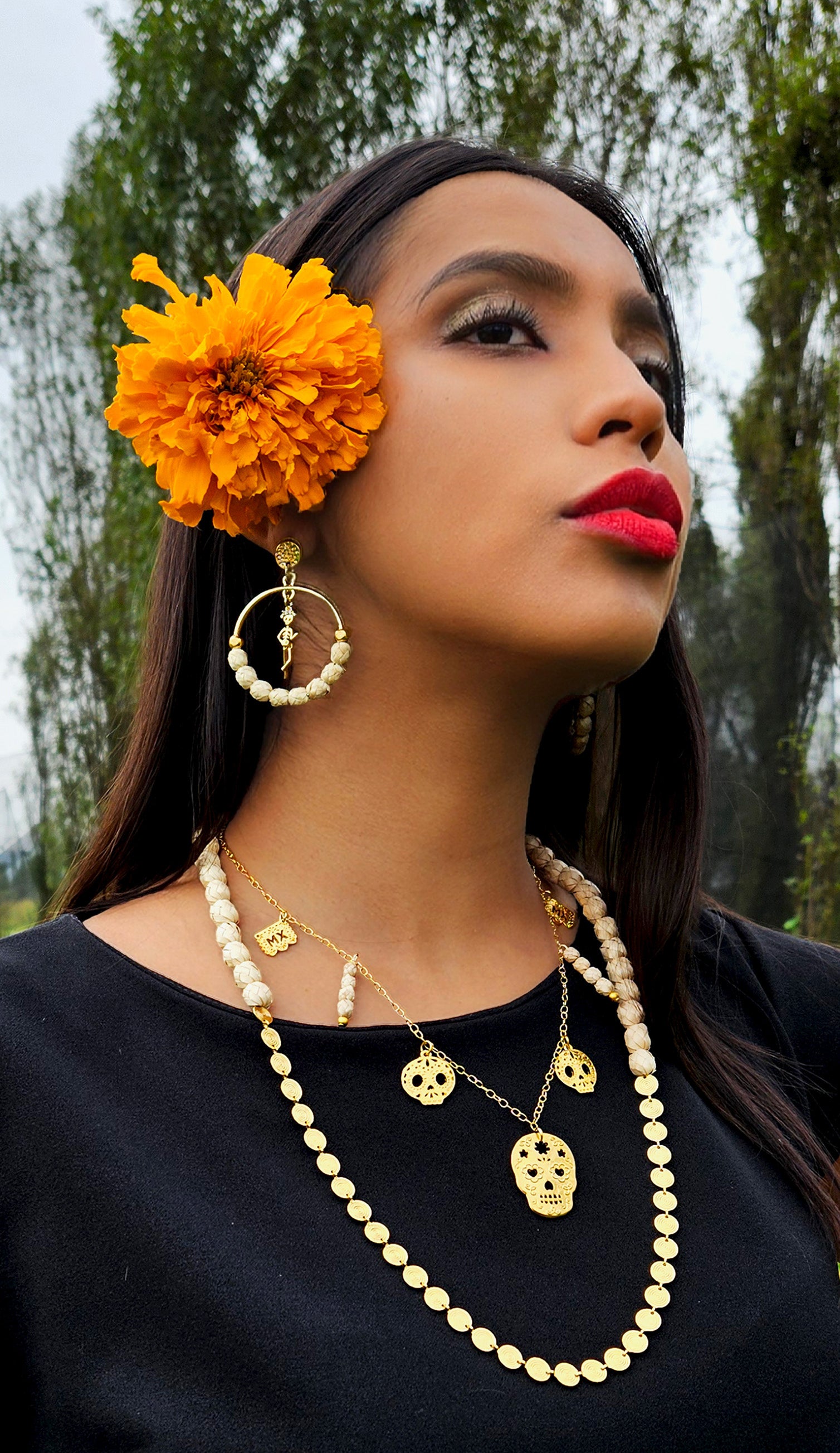Collar Calaveras y tejidos