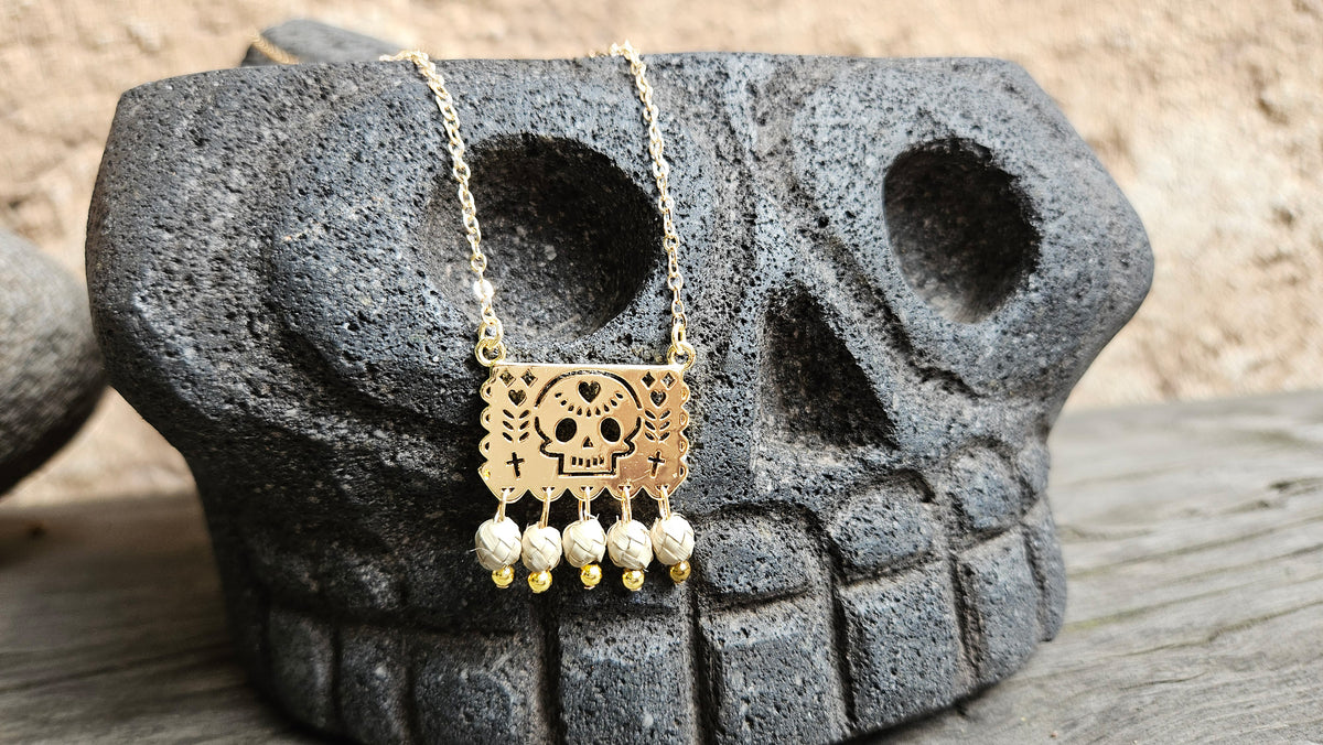 Collar_Papel_picado_oro_05_e3c38145-7c9e-43fc-964d-f9fe911f90cd.jpg
